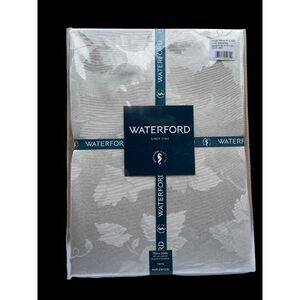 Beand new Waterford Linen MAPLEWOOD Tablecloth 70”x104”